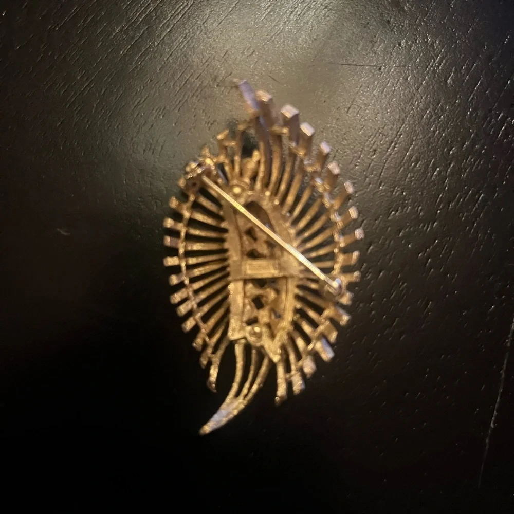 Vintage Crown Trifari Gold Tone Abstract Brooch with Amber Topaz Stones